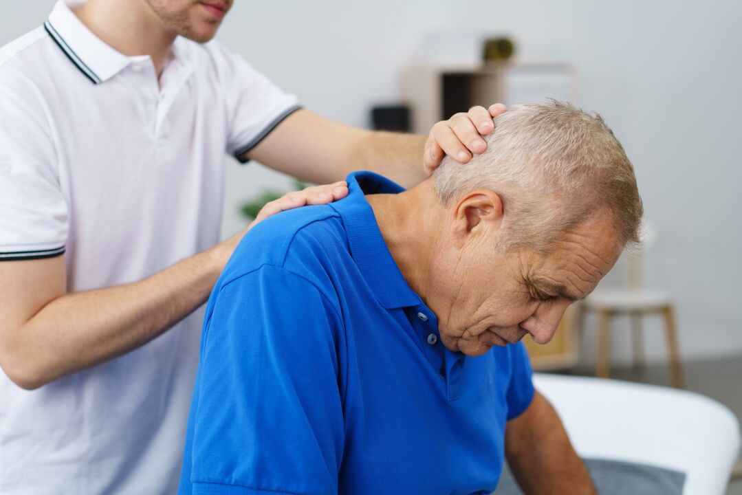 Gimnastica terapeutica sub supravegherea unui instructor pentru osteocondroza cervicala